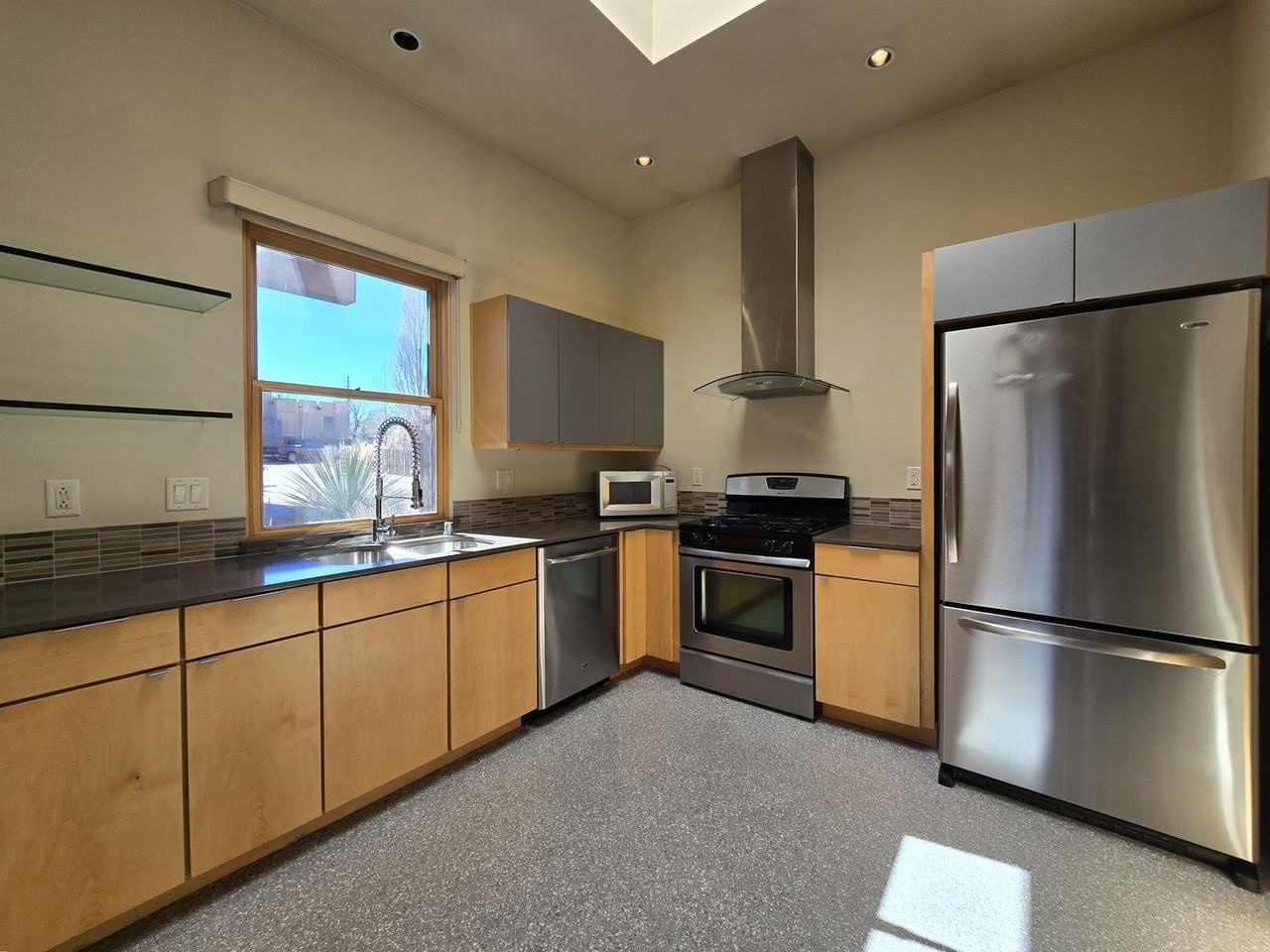 927 Alto St #B - Photo 7 of 39