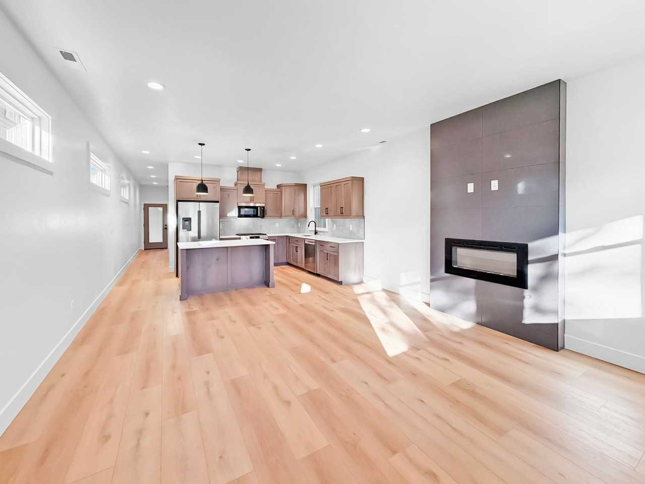 618 E Krall St - Photo 2 of 21