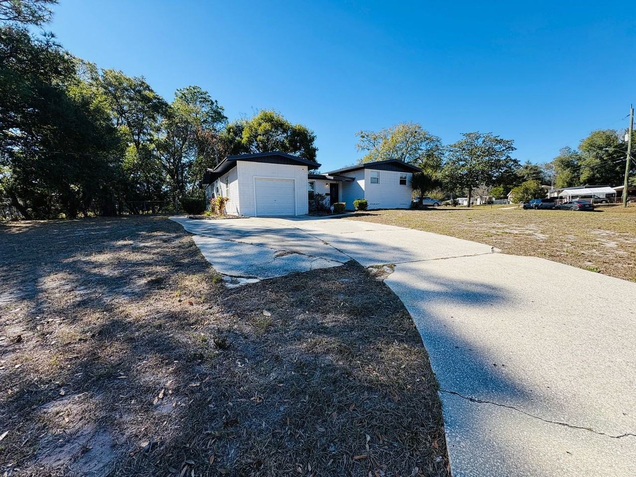 7008 Perke Dr - Photo 3 of 38