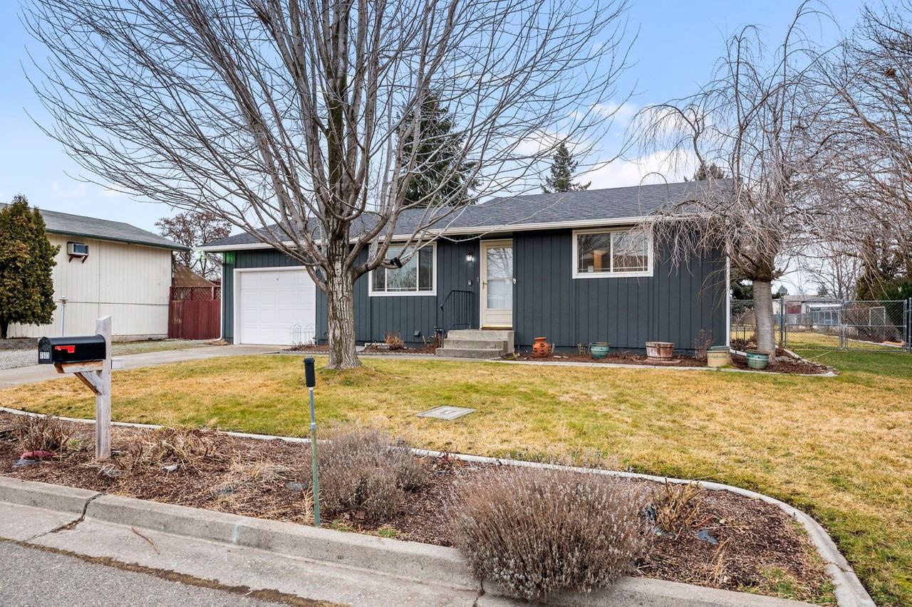 7603 E Maxwell Ave - Photo 2 of 31