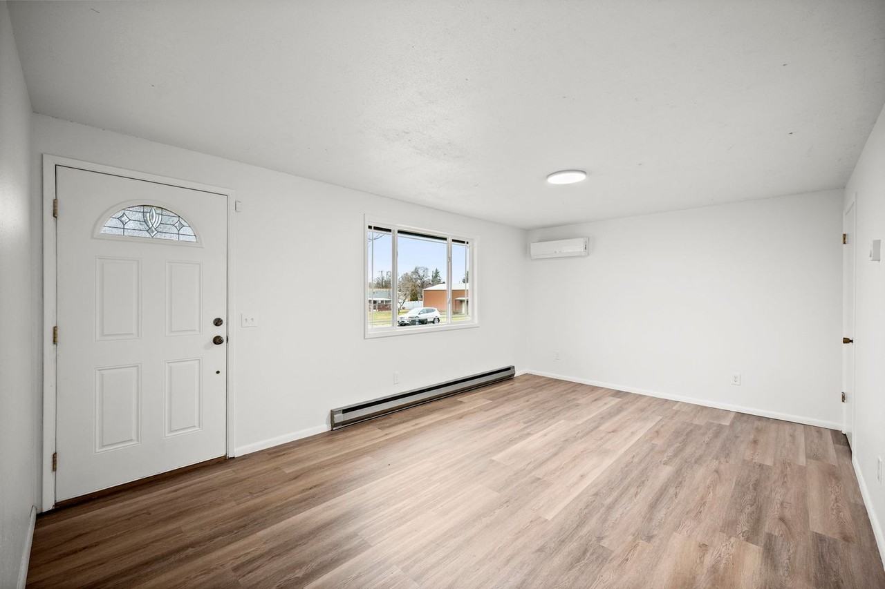 7603 E Maxwell Ave - Photo 3 of 31