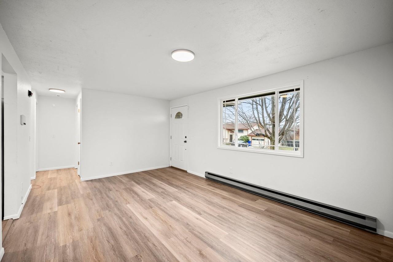 7603 E Maxwell Ave - Photo 6 of 31