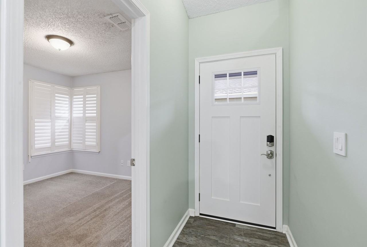 1662 Evans Dr S - Photo 3 of 15