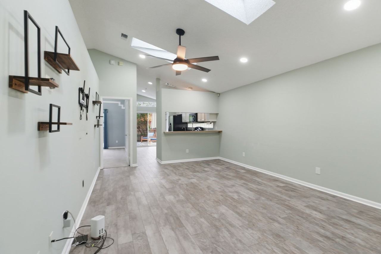 1662 Evans Dr S - Photo 5 of 15