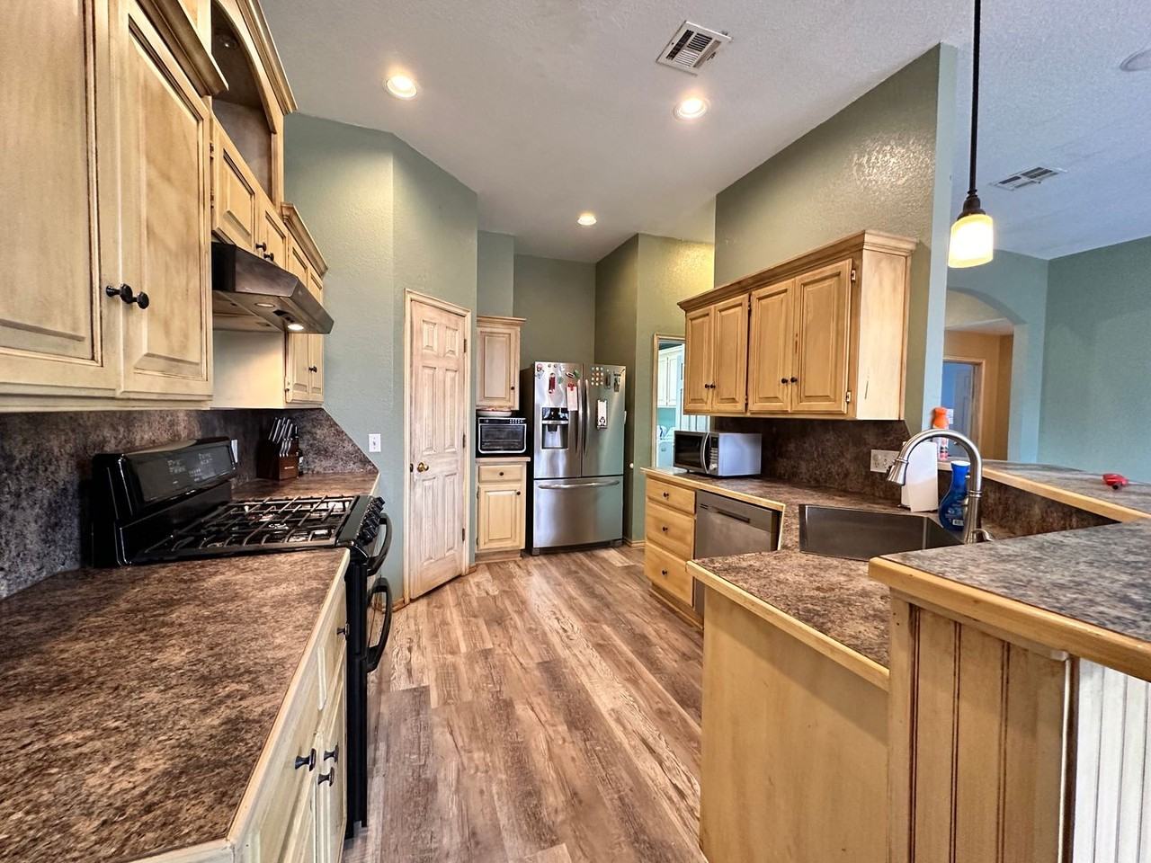 10716 Nw 31st Ter - Photo 6 of 40