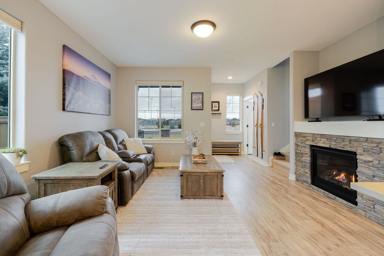 4392 Sw Canal Blvd - Photo 4 of 40