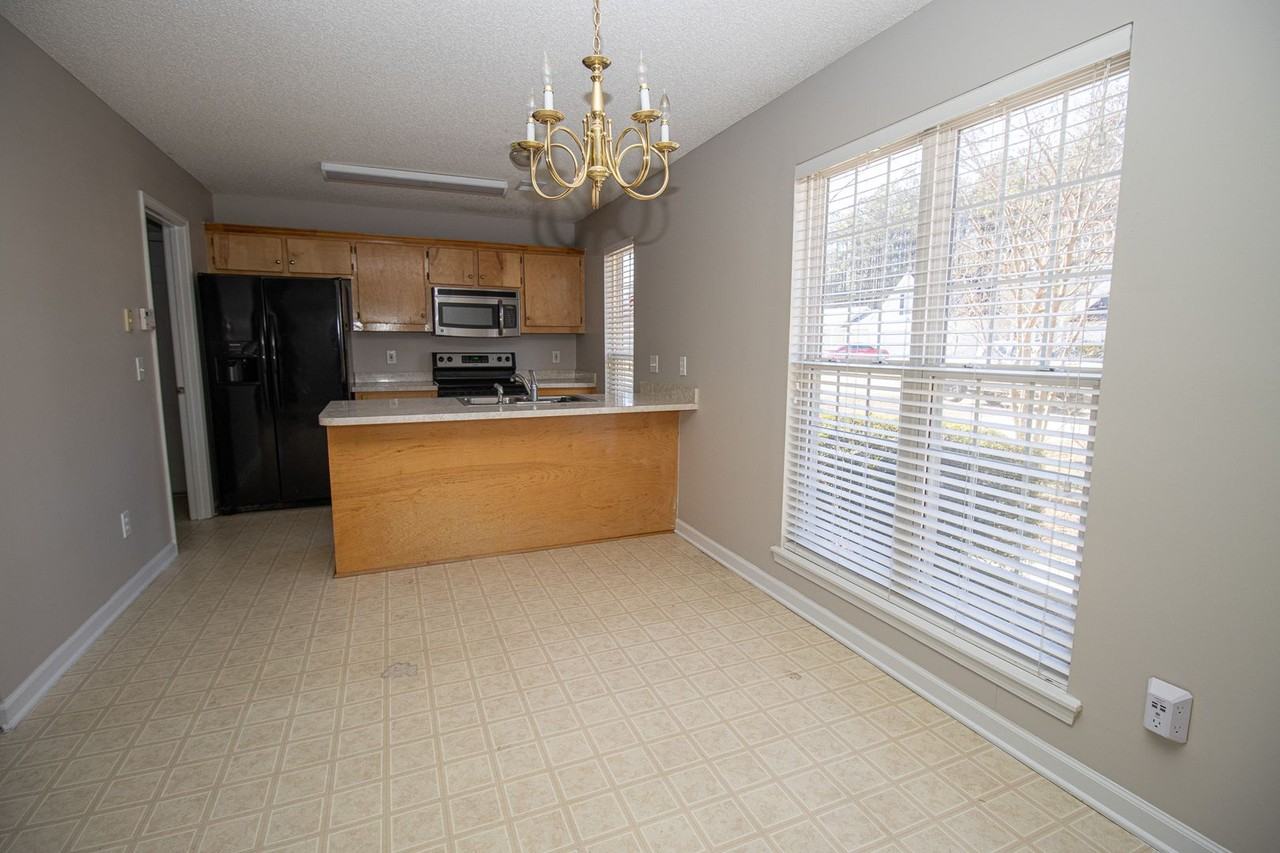 237 Turning Leaf Dr - Photo 6 of 32