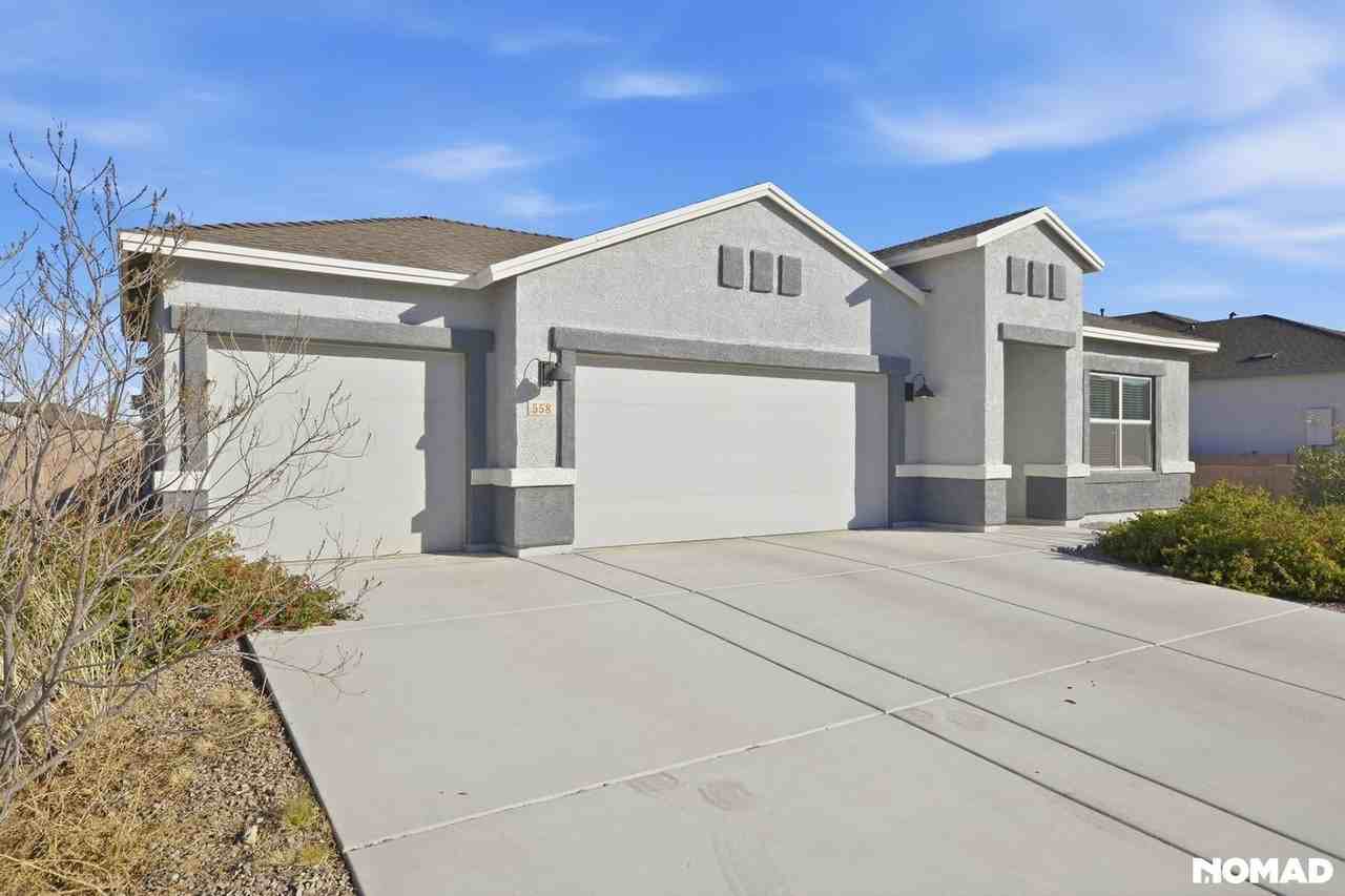 558 W Woodward St - Photo 3 of 33