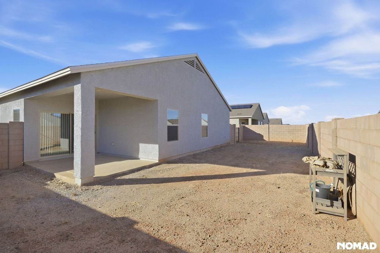 558 W Woodward St - Photo 4 of 33