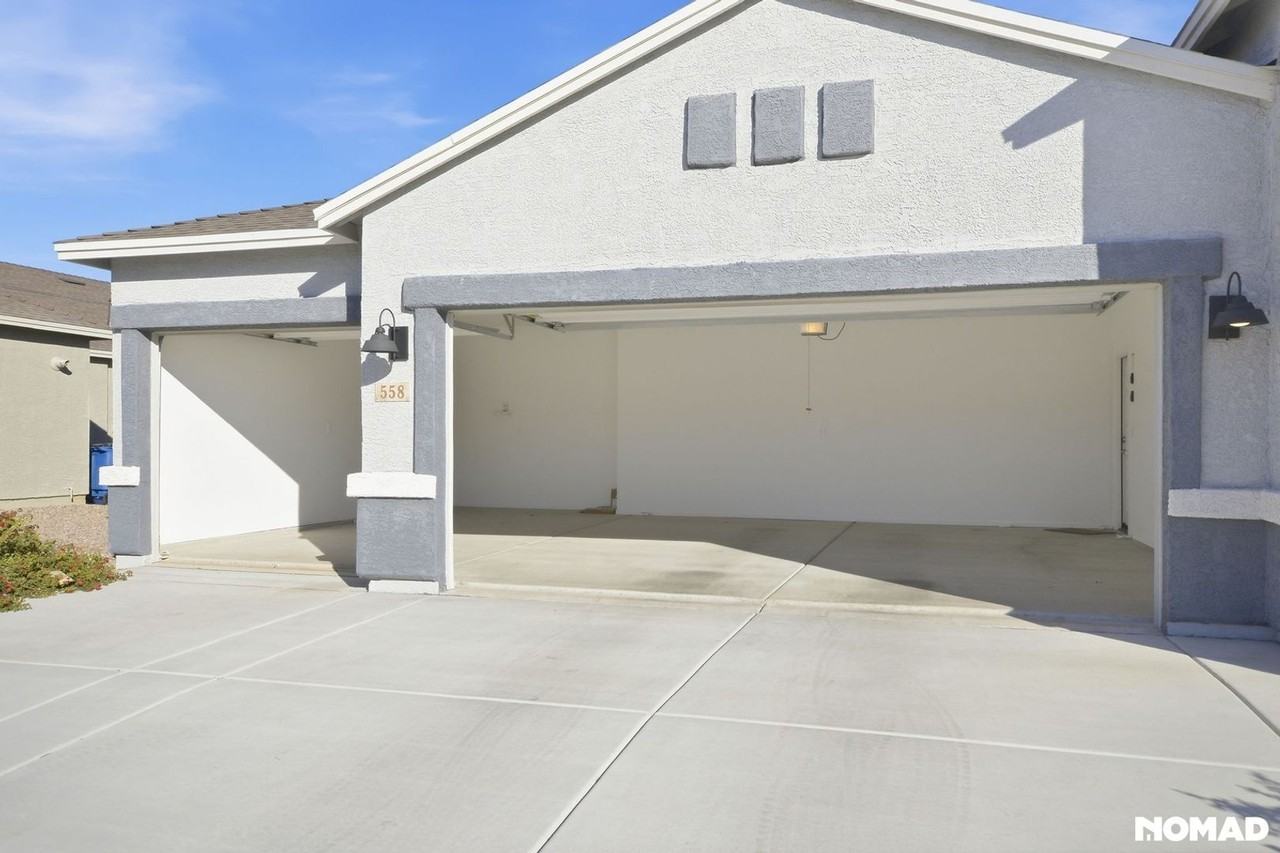 558 W Woodward St - Photo 5 of 33