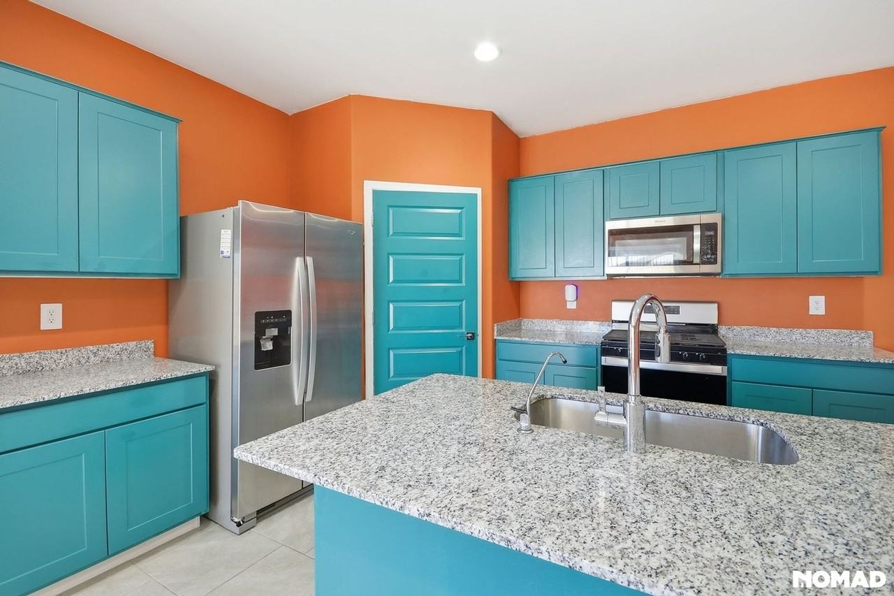 558 W Woodward St - Photo 7 of 33