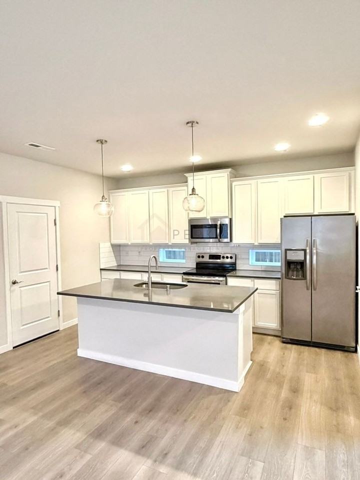 9604 133rd St E - Photo 3 of 14