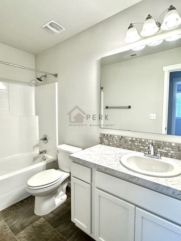 9604 133rd St E - Photo 6 of 14