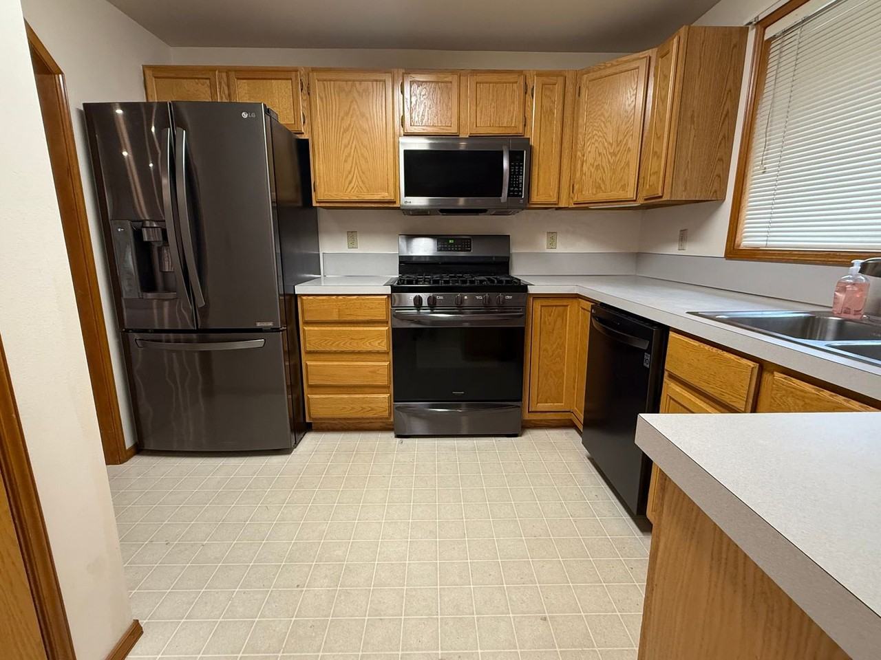 512 Cedar Wood Pl - Photo 3 of 15