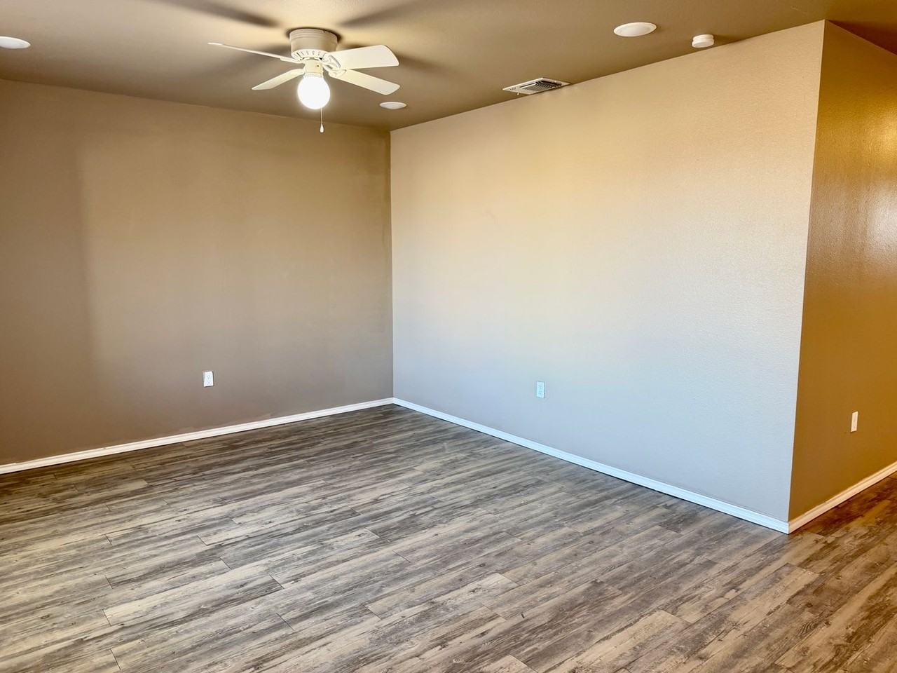 3612 E 3rd Pl - Photo 5 of 23