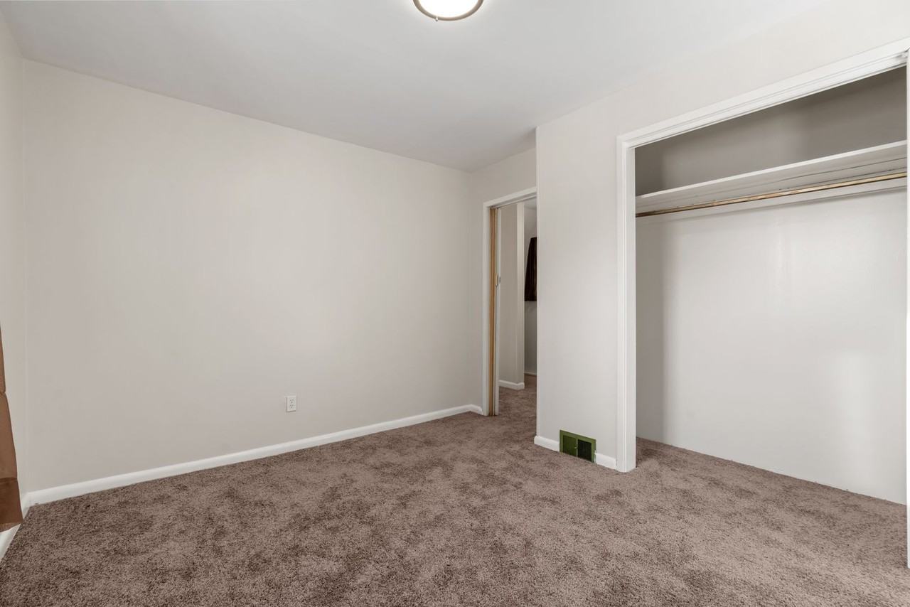 932 Ridge Ave - Photo 5 of 22