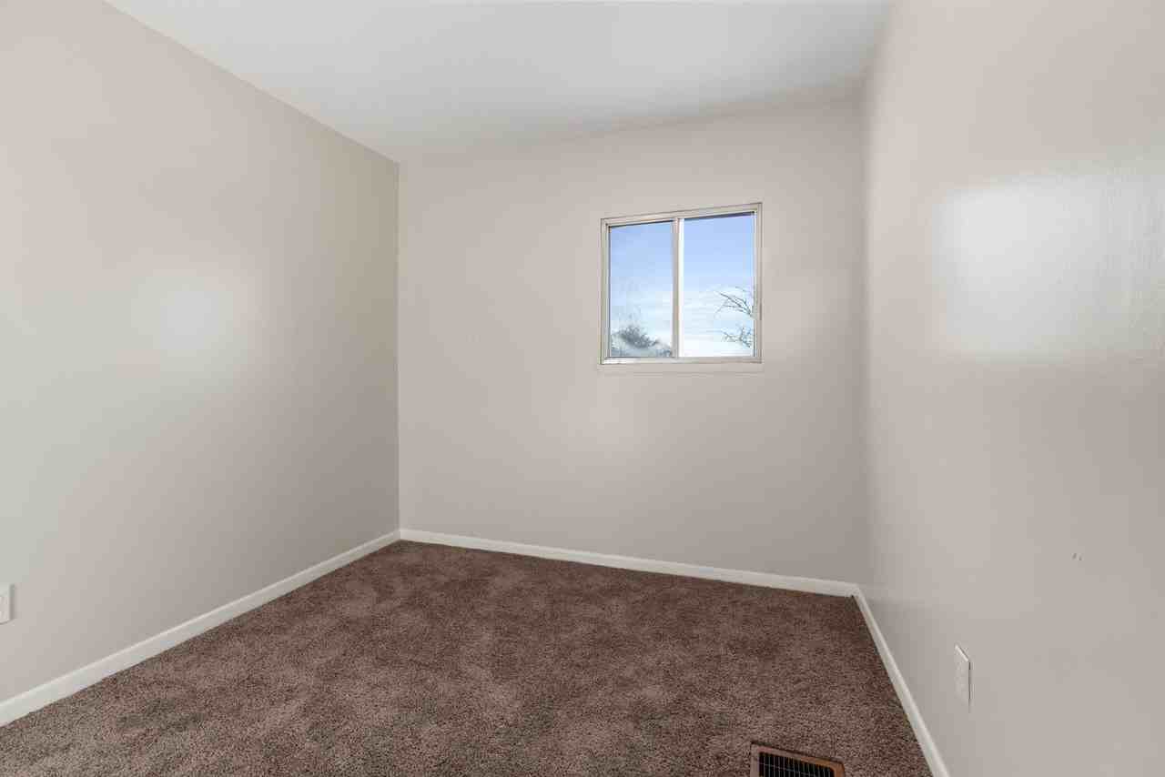 932 Ridge Ave - Photo 6 of 22