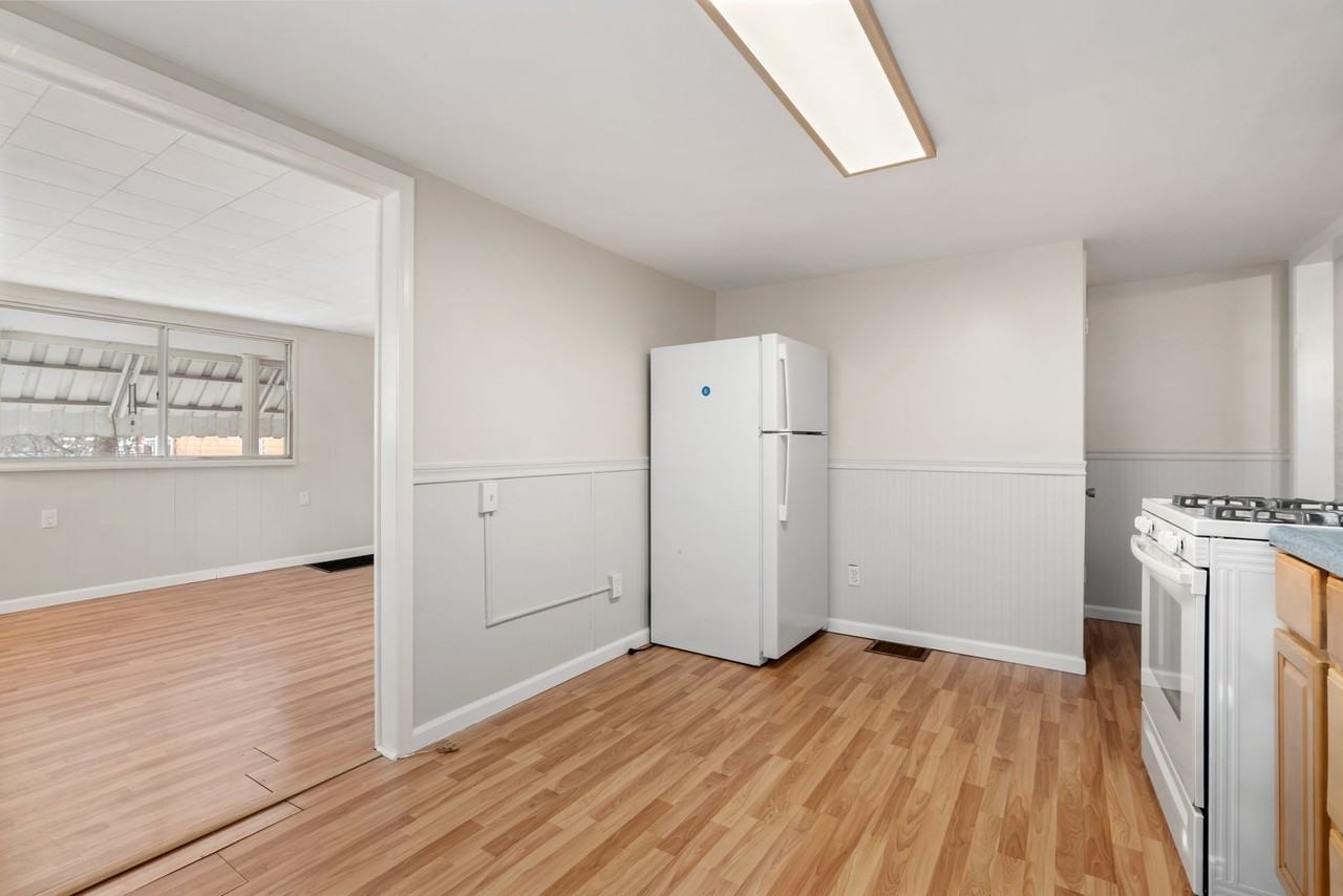 932 Ridge Ave - Photo 7 of 22