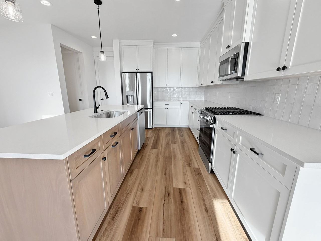 335 E Lombard Ln - Photo 3 of 20