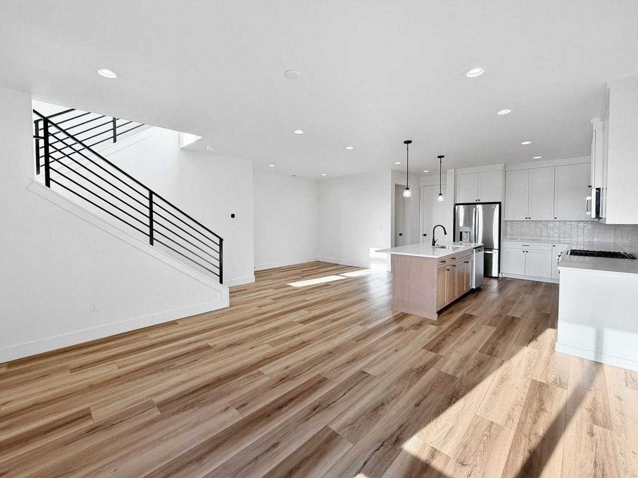 335 E Lombard Ln - Photo 4 of 20