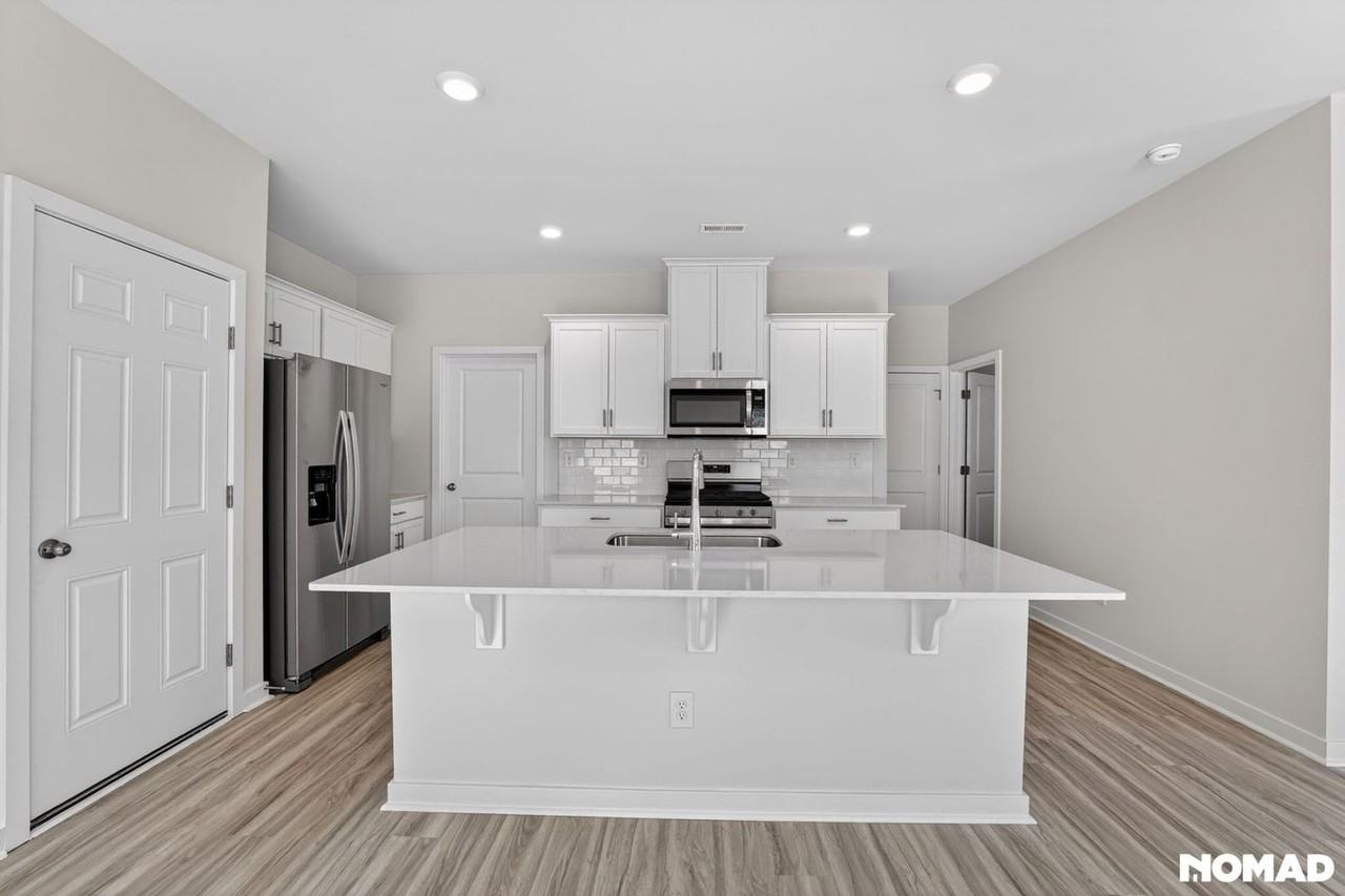 6609 Barcelona Way - Photo 3 of 31