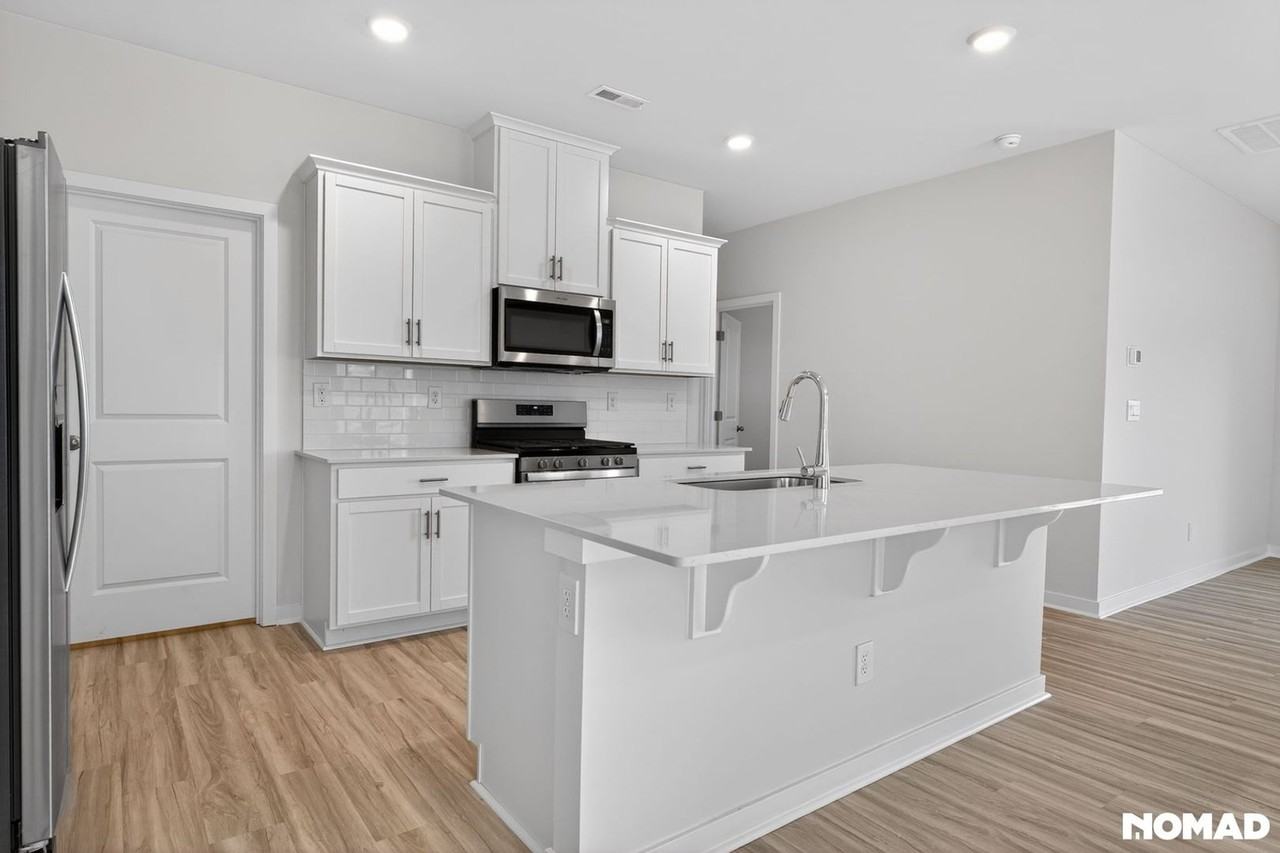 6609 Barcelona Way - Photo 5 of 31