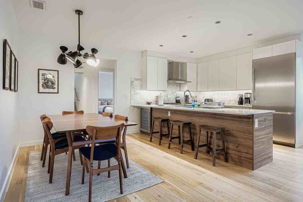 1900 23rd St - Photo 2 of 28