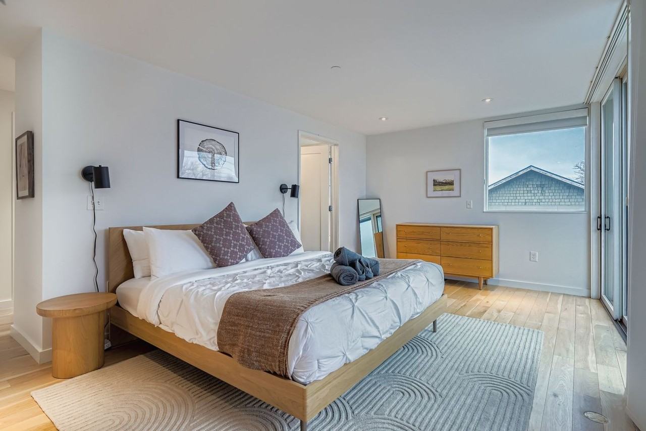 1900 23rd St - Photo 3 of 28