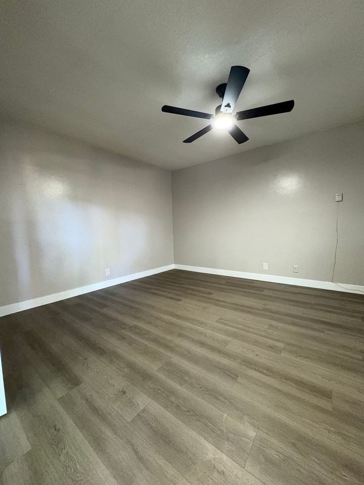 Marine Bay Apartments - Photo 5 of 14