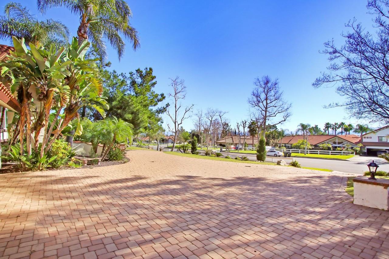 10818 Hillside Rd - Photo 5 of 49