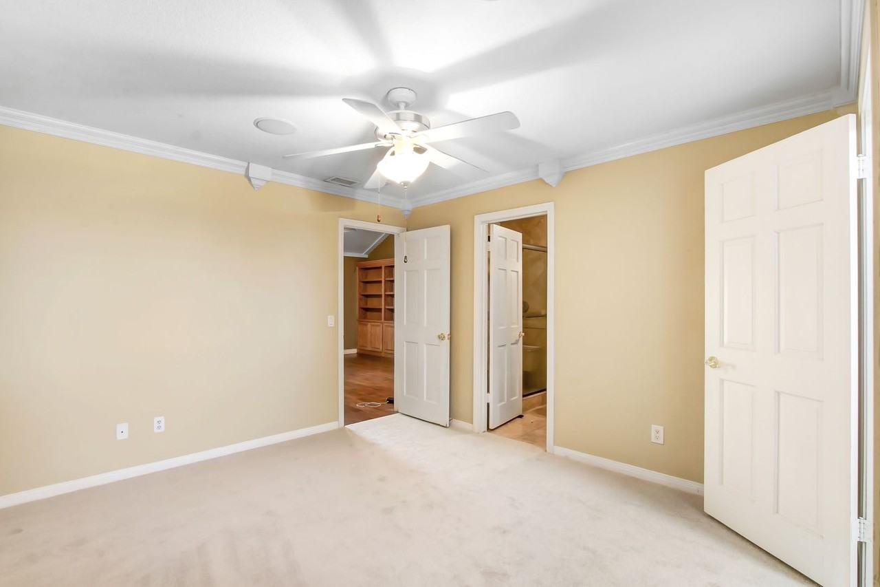 10818 Hillside Rd - Photo 6 of 49