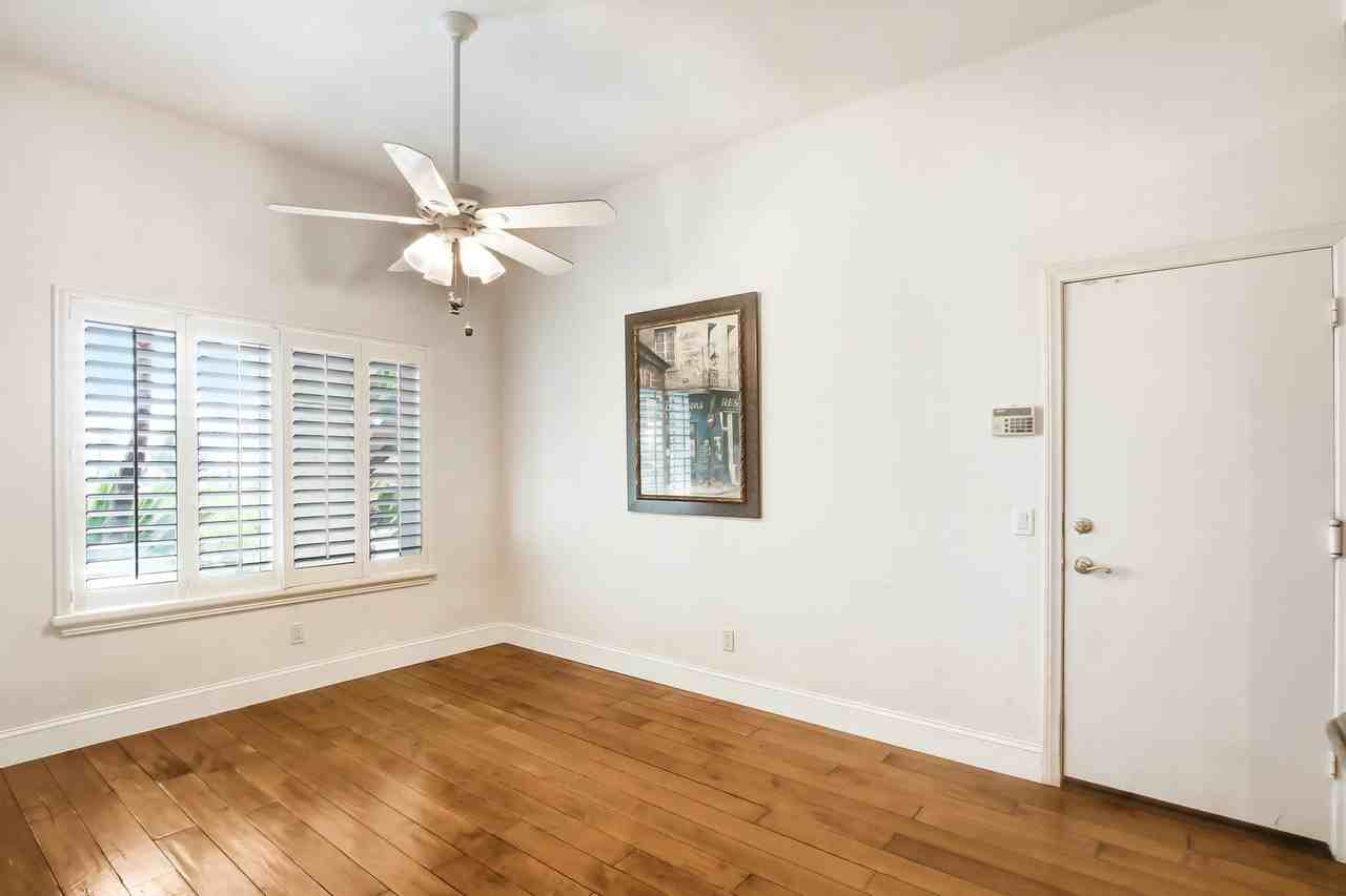 10818 Hillside Rd - Photo 7 of 49