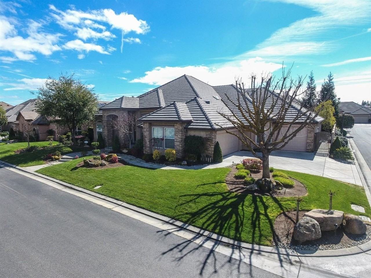 1553 E Golden Valley Way - Photo 2 of 34