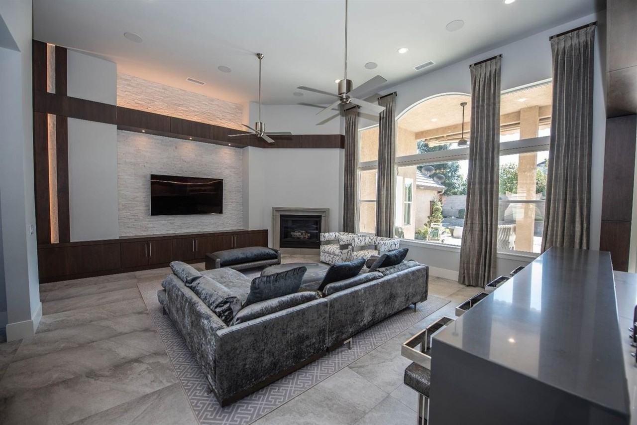 1553 E Golden Valley Way - Photo 6 of 34