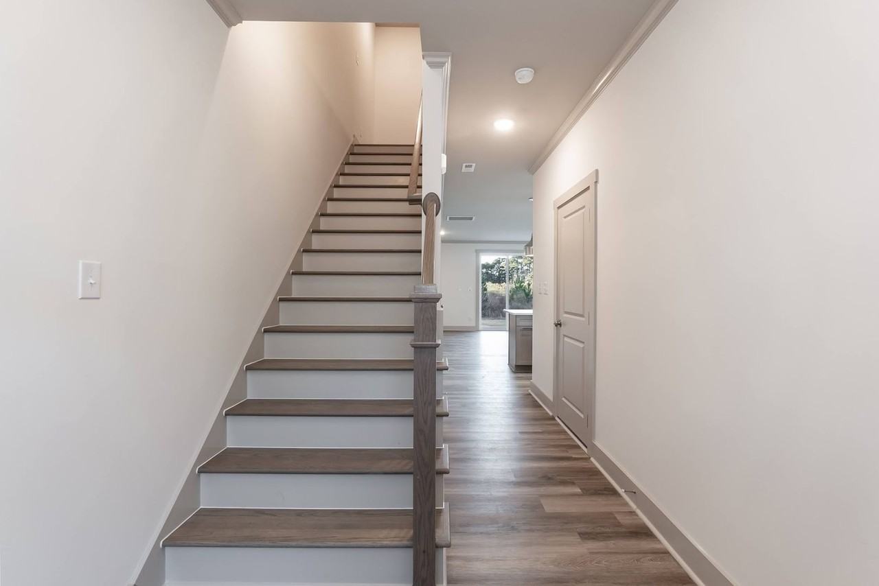 509 Excelsior Ct - Photo 7 of 25