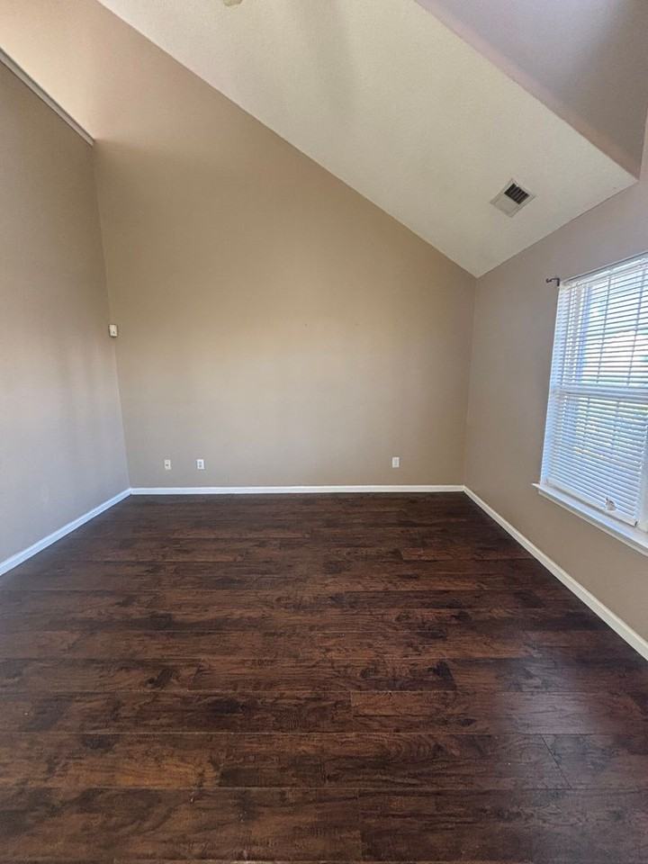 1641 Clooney Ln - Photo 2 of 32