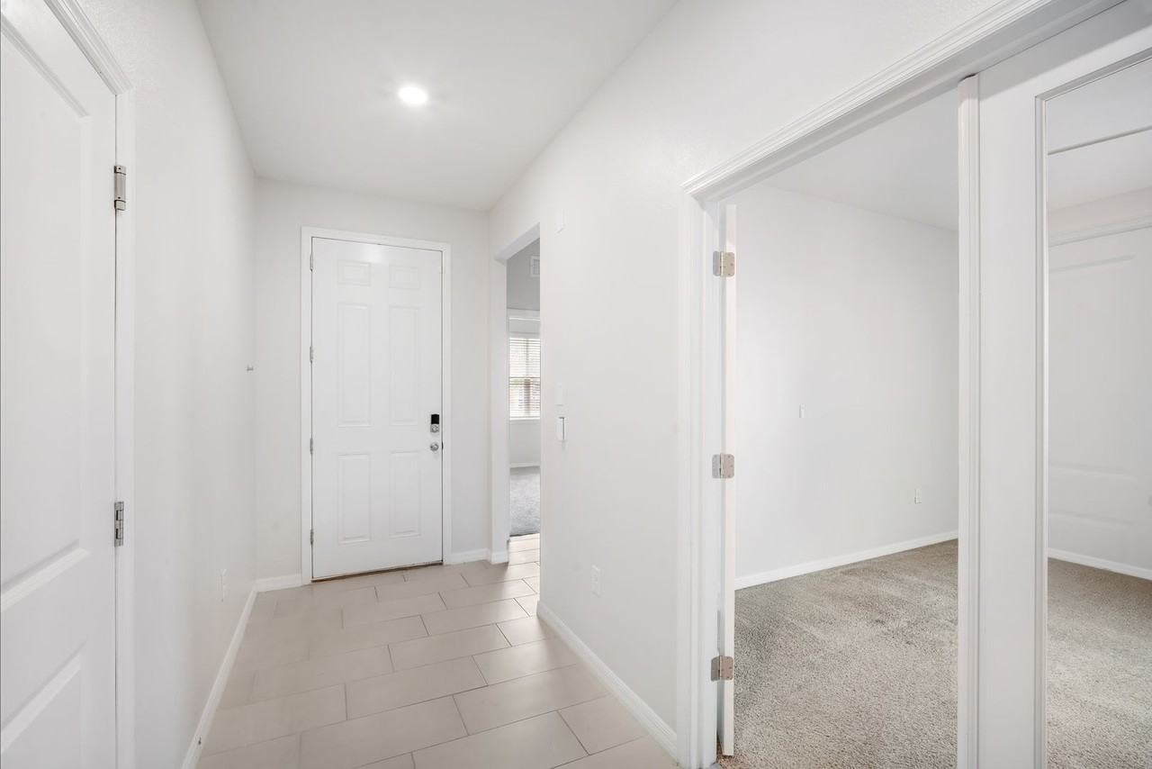 32959 Sand Creek Dr - Photo 4 of 25