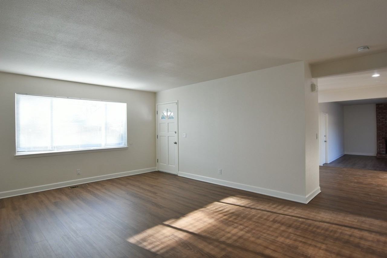 4282 Ross Ave - Photo 4 of 17