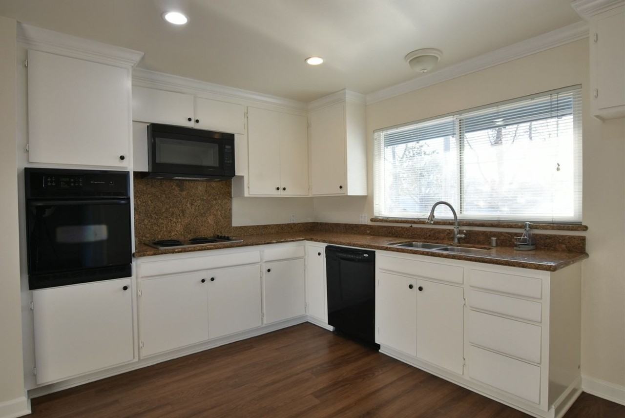 4282 Ross Ave - Photo 6 of 17