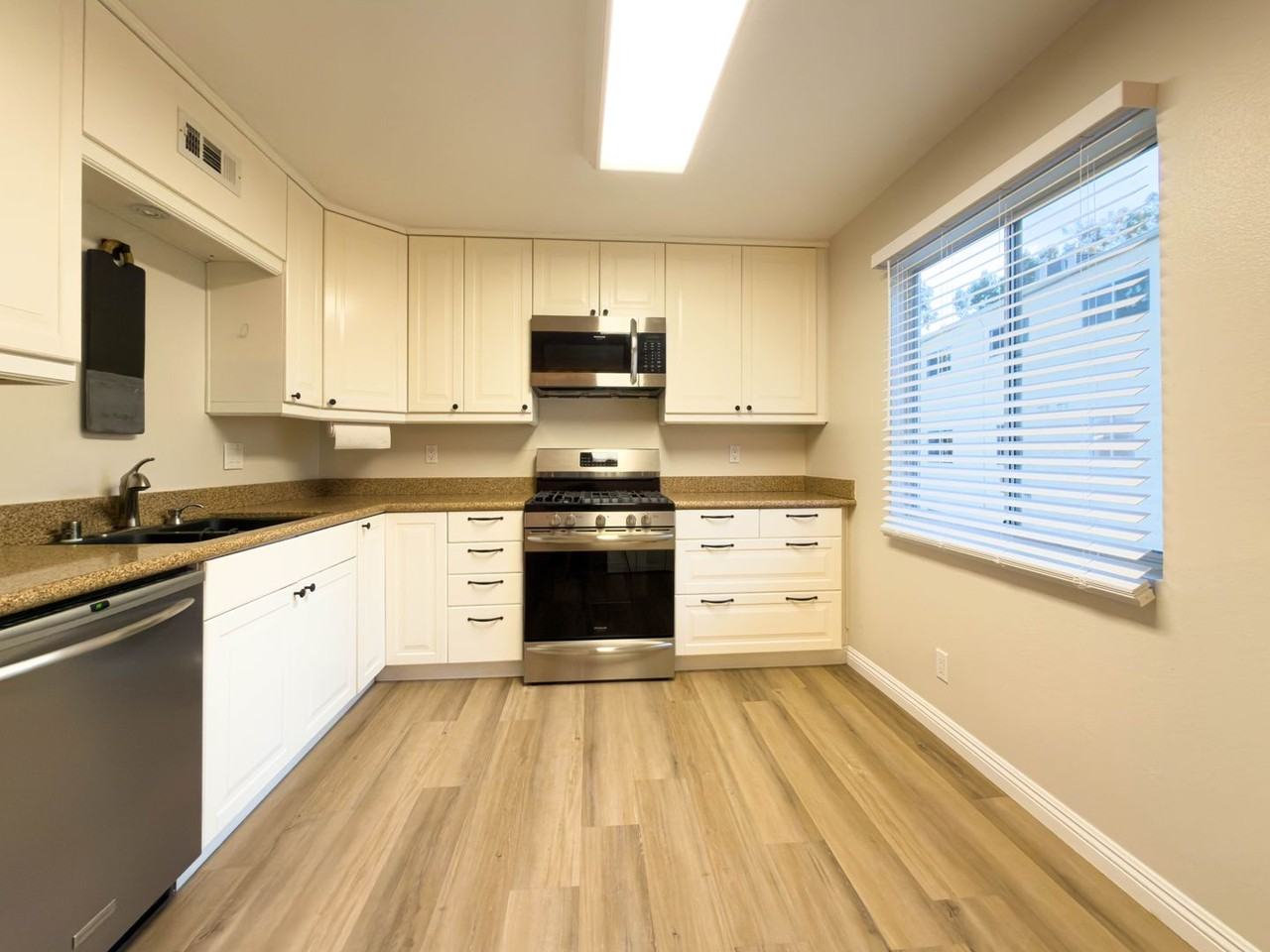 9531 Via Ricardo - Photo 7 of 26