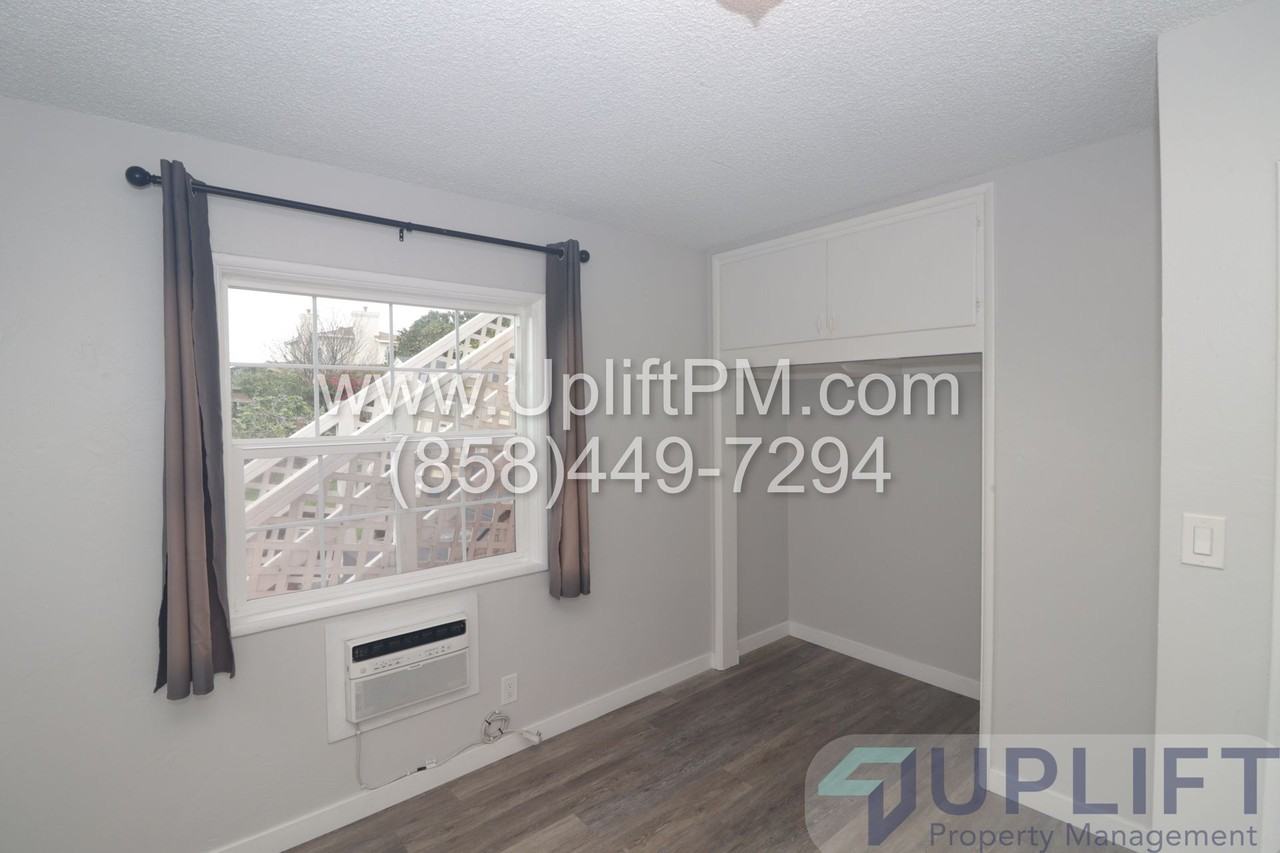 Castle Ave (4827) - Photo 2 of 26