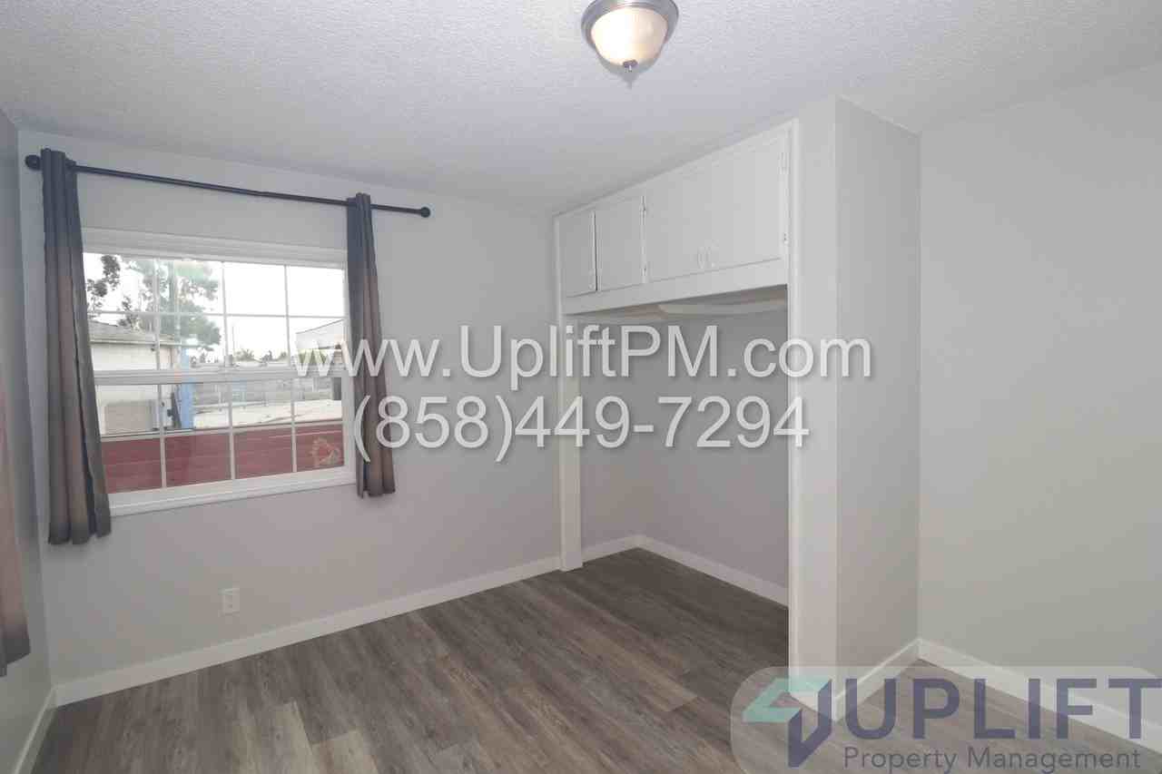 Castle Ave (4827) - Photo 6 of 26