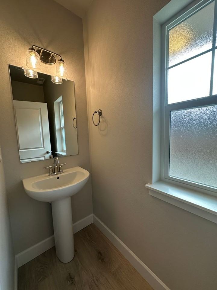 868 Nw 19th St - Photo 5 of 18