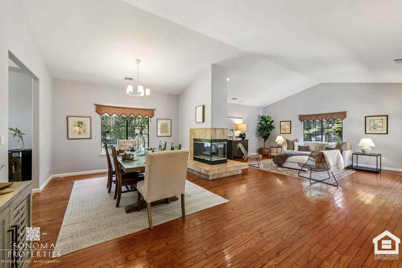 709 Amherst Cir - Photo 3 of 14