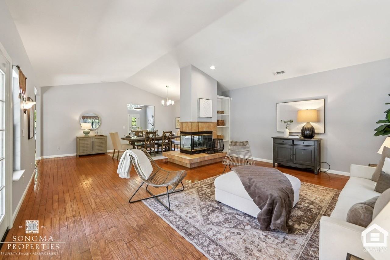 709 Amherst Cir - Photo 5 of 14