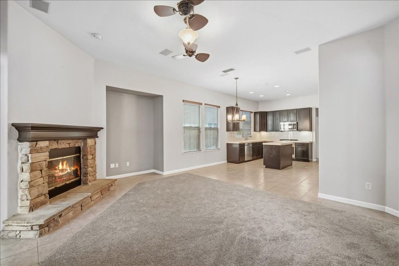 121 Connor Cir - Photo 5 of 30