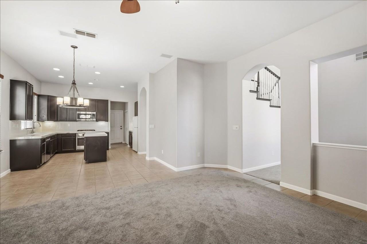 121 Connor Cir - Photo 6 of 30