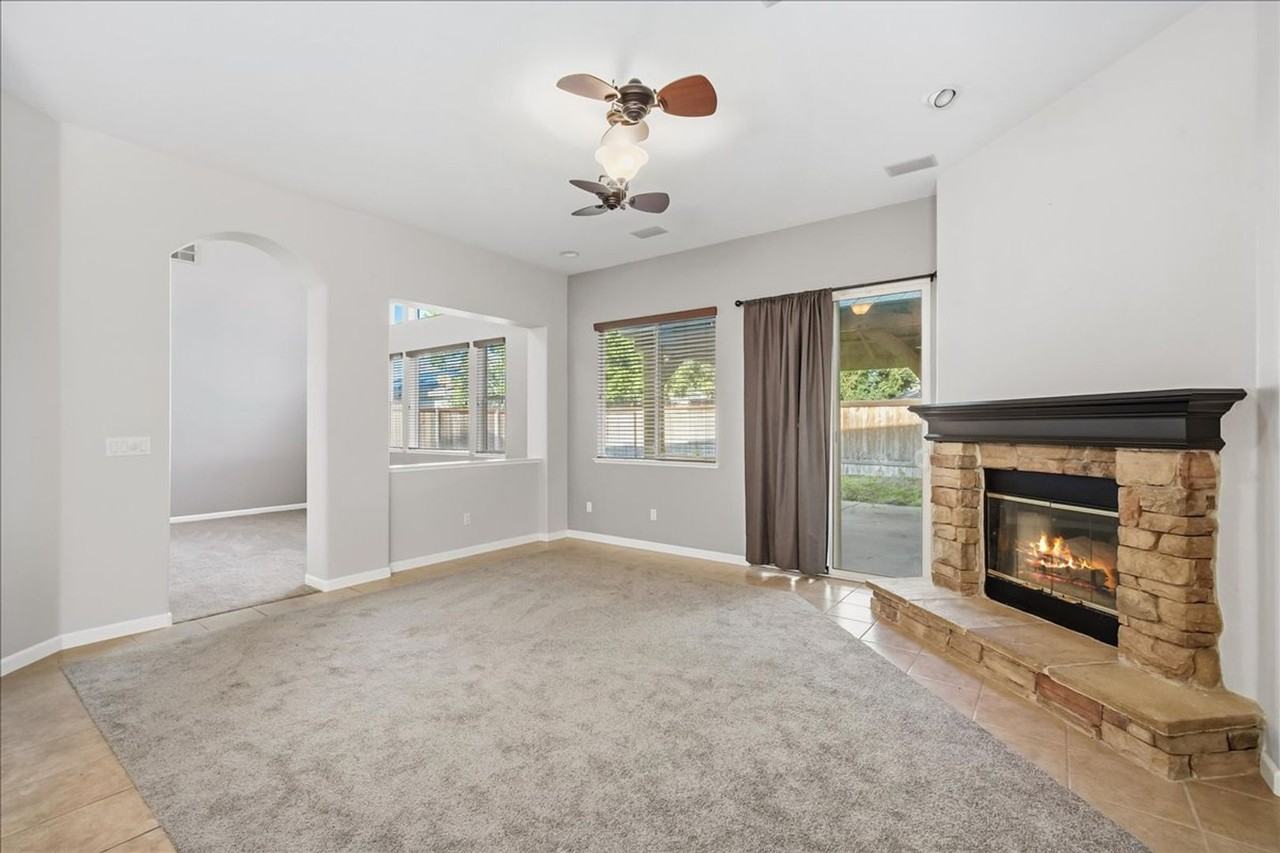 121 Connor Cir - Photo 7 of 30