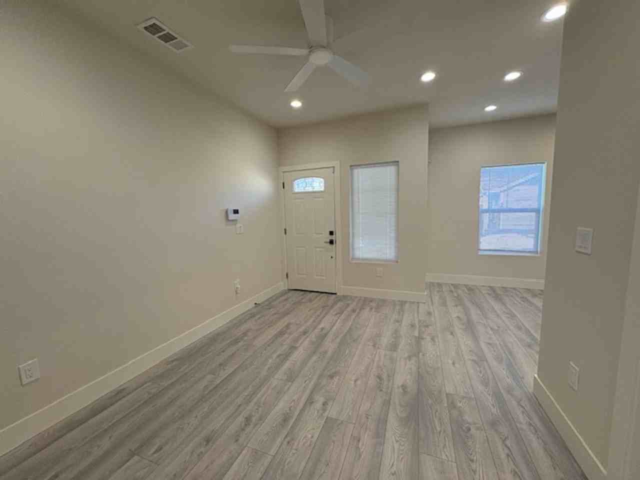 616 1/2 Mormon St - Photo 5 of 13