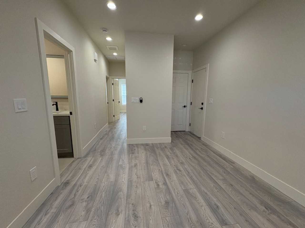 616 1/2 Mormon St - Photo 6 of 13